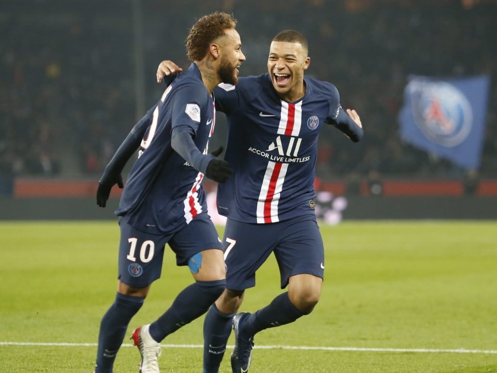 كيليان مبابي نجم باريس سان جيرمان يطلب الرحيل عن “حديقة الأمراء”.