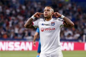 ديباي يقترب من برشلونة الإسباني