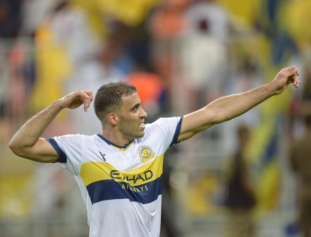 بعد تدوينته المثيرة للجدل، الجماهير المغربية تنقلب على هداف النصر حمد الله