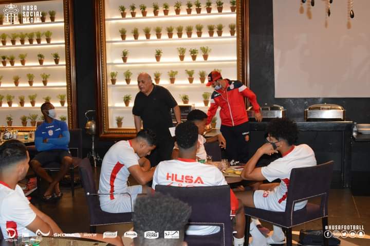 رئيس نادي حسنية أكادير السيد حبيب سيدينو يقدم الدعم المادي والمعنوي للفريق لهزم الوداد