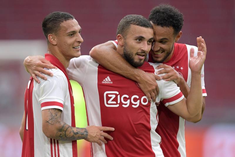 أياكس أمستردام يزيد من متاعب مدرب الفريق الوطني المغربي وحيد حليلوزيتش
