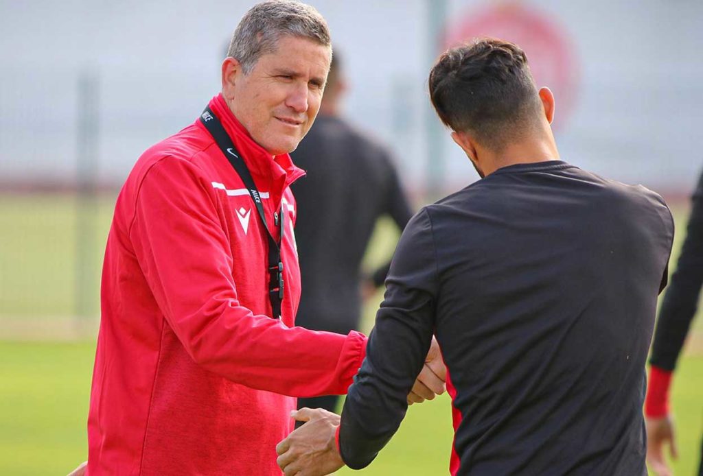 الإسباني خوان كارلوس غاريدو يفاجىء جماهير الوداد والأهلي قبل موقعة نصف نهائي دوري الأبطال