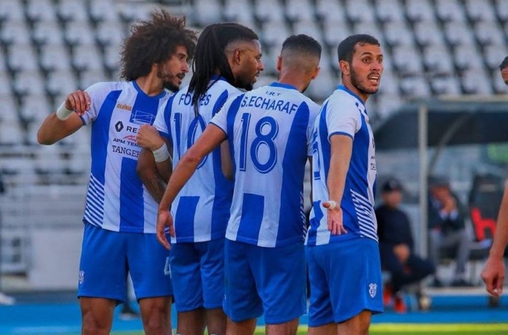 إتحاد طنجة يفسخ عقده مع أبرز لاعبي الفريق الأزرق