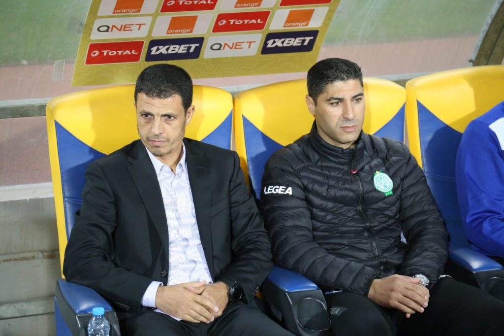 الاستقالة تضرب الطاقم التقني لفريق الرجاء والمدرب السلامي على المحك