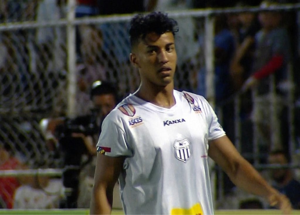 المهاجم اليمني عبد الحكيم أحمد السروري يوقع لأحد أبرز الأندية المغربية