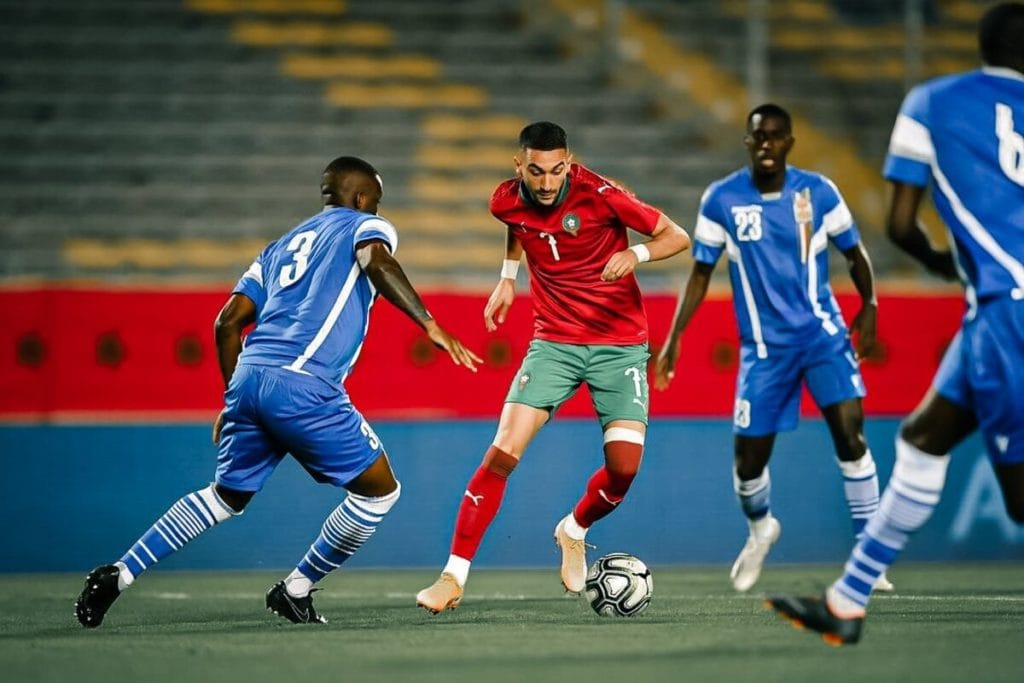 حكيم زياش نجم المنتخب المغربي يواصل كتابة التاريخ مع الأسود