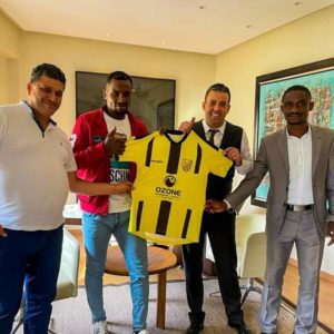 المغرب الفاسي ينجح في التعاقد مع المدافع الدولي الكونغولي نيلسون مونغانغا