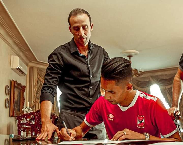 النادي الأهلي يعلن بشكل رسمي عن صفقة المدافع المغربي بدر بانون لاعب الرجاء المغربي