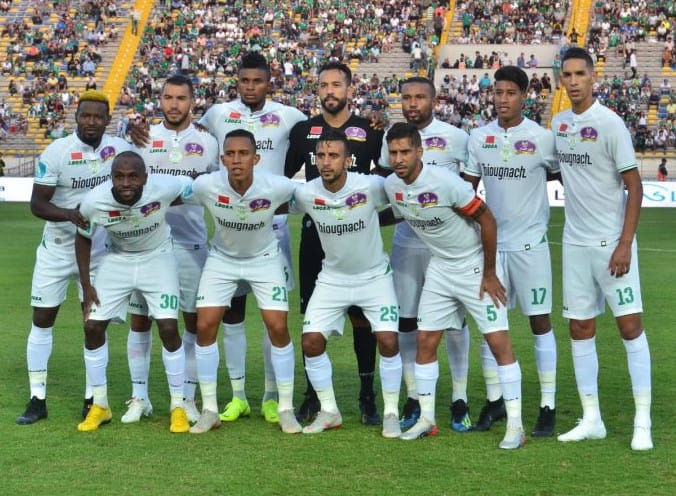 نجم الرجاء الرياضي يثير الجدل ويهدد بالرحيل عن الفريق