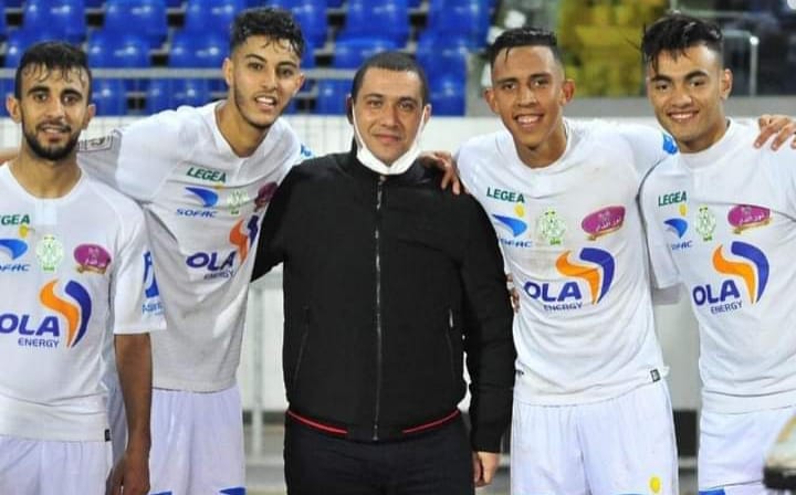 الرجاء الرياضي ينجح في التجديد لنجم الفريق الأخضر