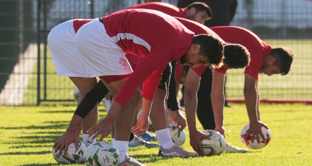 استبعاد المدرب التونسي فوزي البنزرتي للاعب أيوب سكومة