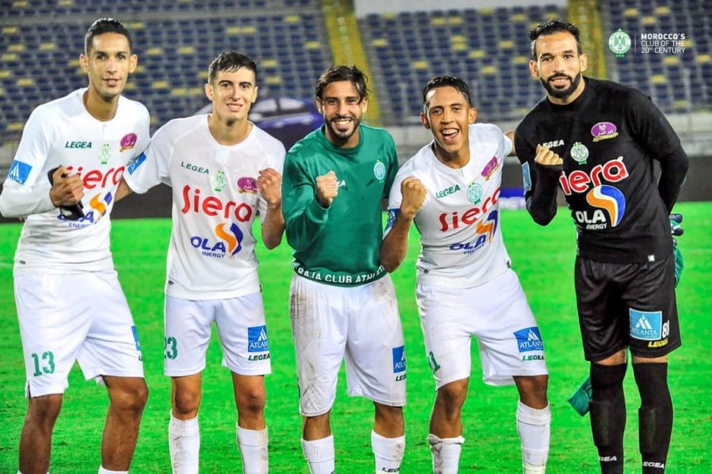 عدد كبير من لاعبي الرجاء الرياضي يضعون إدارة النادي في ورطة حقيقية