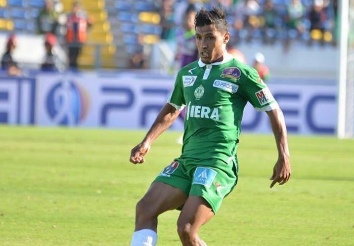 قرار مفاجىء من طبيب الرجاء الرياضي يصدم نجم فريقه عبد الإله الحافيظي