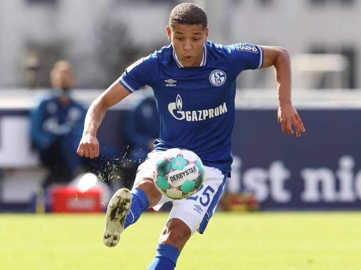 شالكة يرفض عرضا من نادي فياريال لضم الدولي المغربي أمين حاريث