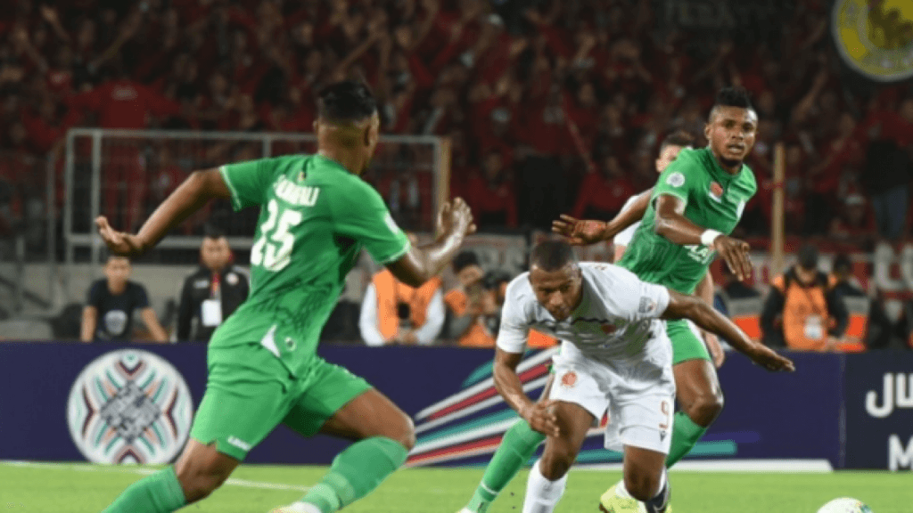 فريق الرجاء الرياضي يفقد 5 لاعبين بارزين في مواجهة اتحاد سيدي قاسم