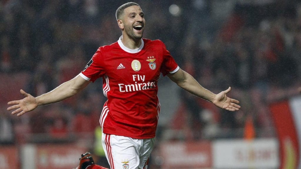 نادي بنفيكا البرتغالي يتخلي عن لاعبه الدولي المغربي عادل تاعرابت