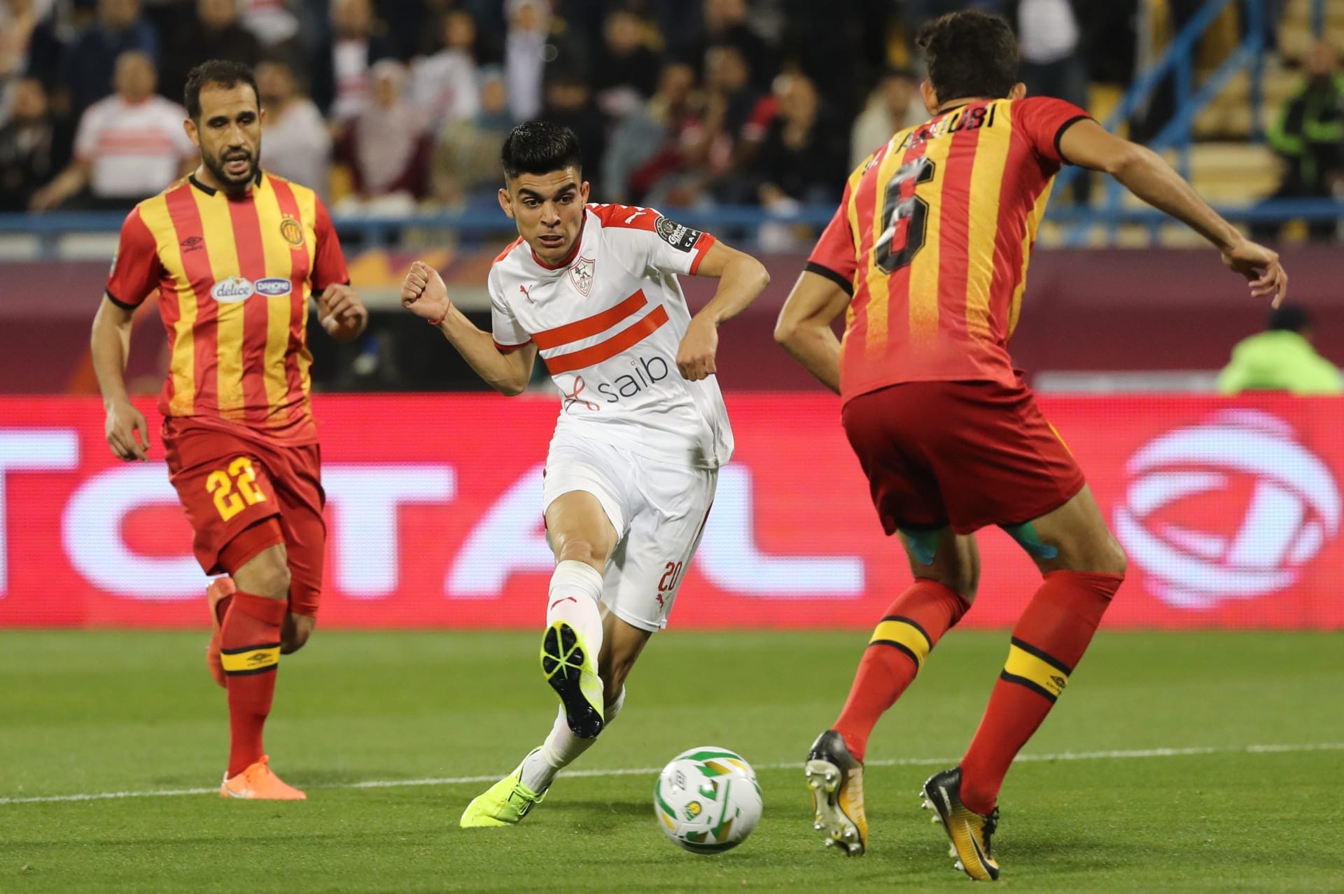 أشرف بنشرقي يحسم في تجديد عقده مع الزمالك المصري