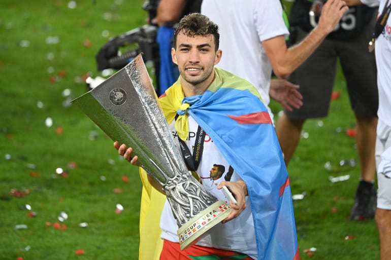 المغربي منير الحدادي يعلن الحرب على إشبيلية بموقف مثير للجدل