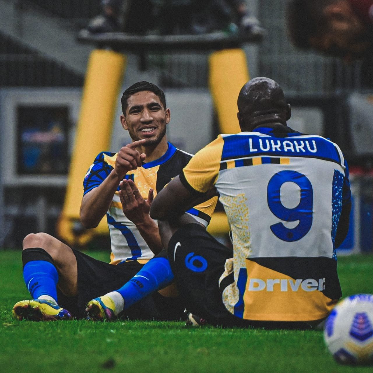 لوكاكو وأشرف حكيمي في قبضة الشرطة الإيطالية