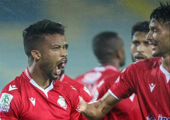 الوداد الرياضي يحسم الديربي ويضع يده الأولى على الدوري المغربي 21 في تاريخه