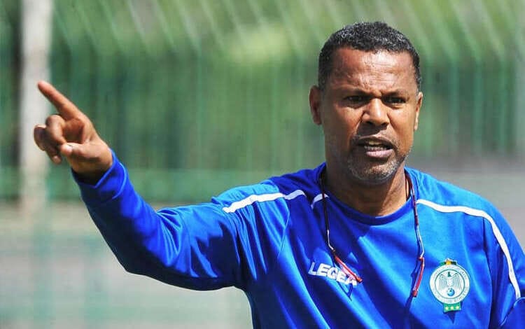 مدرب الرجاء الرياضي لسعد الشابي يغادر الفريق إلى الخليج