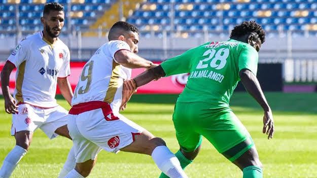 اللاعب عمر العمراني فريق الرجاء الرياضي ينجح في خطف لاعب بارز من فريق الوداد الرياضي ويوقع له