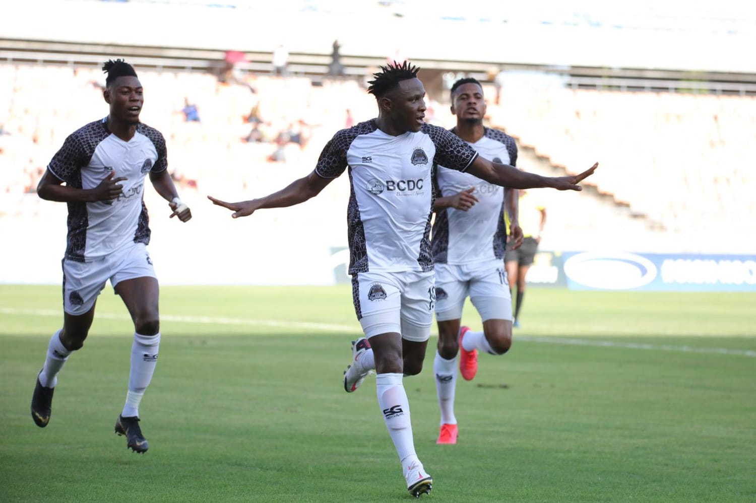 إلغاء صفقة مصطفى كوياطي تيبي مازمبي يفرض فسخ عقد مهاجم الرجاء الرياضي كوياطي