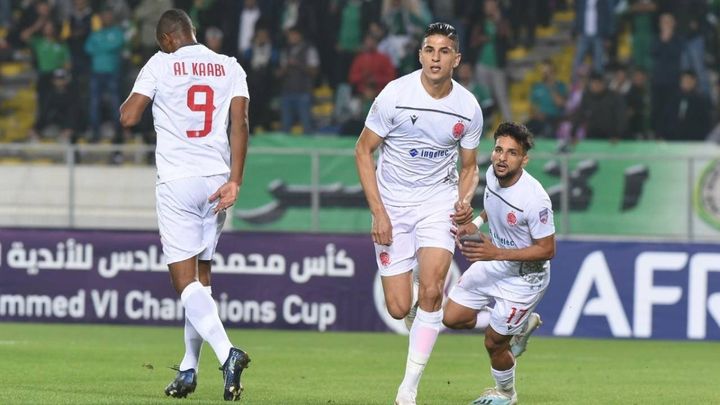 المدافع محمد الناهيري يقترب من التوقيع في كشوفات الرجاء الرياضي