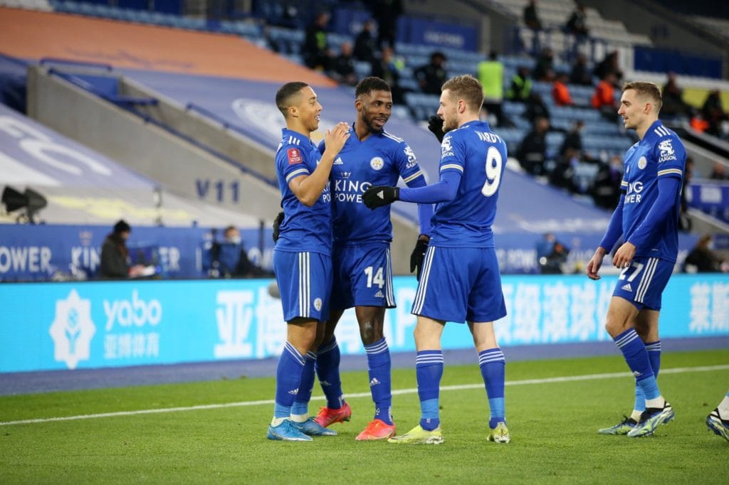 برشلونة وريال مدريد في صراع مثير لتعاقد مع لاعب الوسط البلجيكي يوري تيلمانس نجم ليستر سيتي،