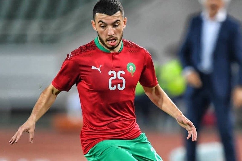 الدولي المغربي  إلياس شاعر لاعب المنتخب المغربي يتلقى الدعم والإشادة