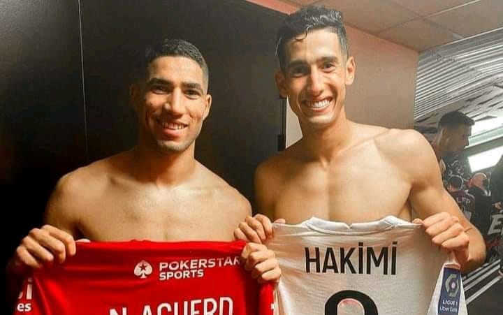 الثنائي المغربي نايف أكرد مدافع رين الفرنسي وأشرف حكيمي لاعب باريس سان جيرمان يلهبان منصات التواصل الاجتماعي