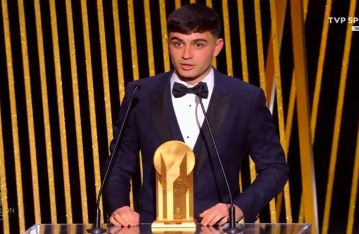 الإسباني بيدري يفوز بجائزة كوبا لأفضل لاعب شاب في العالم لعام 2021