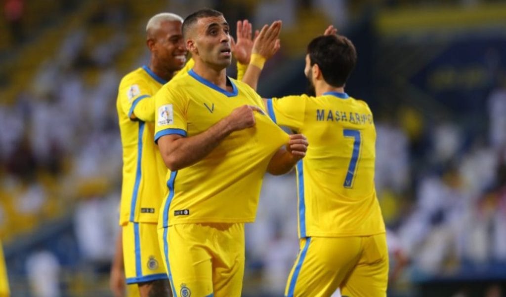 النصر يطالب ب 20 مليار بعد تعاقد اتحاد جدة مع المهاجم المغربي عبد الرزاق حمد الله.