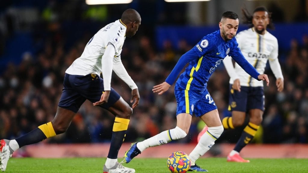 ظهور حكيم زياش في مباراة تشيلسي وإيفرتون يثير غضب الأنصار ويضع الضعط على وحيد حليلوزيتش