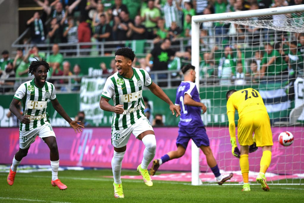 المهاجم ريان مايي مهاجم فرنكفاروس الهنغاري يحمل أمنيات المنتخب المغربي في نهائيات كأس أمم إفريقيا