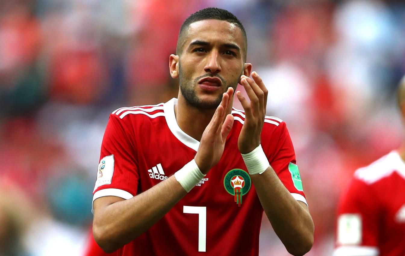 المنتخب المغربي يقف في طريق انتقال المغربي حكيم زياش لاعب تشيلسي إلى برشلونة