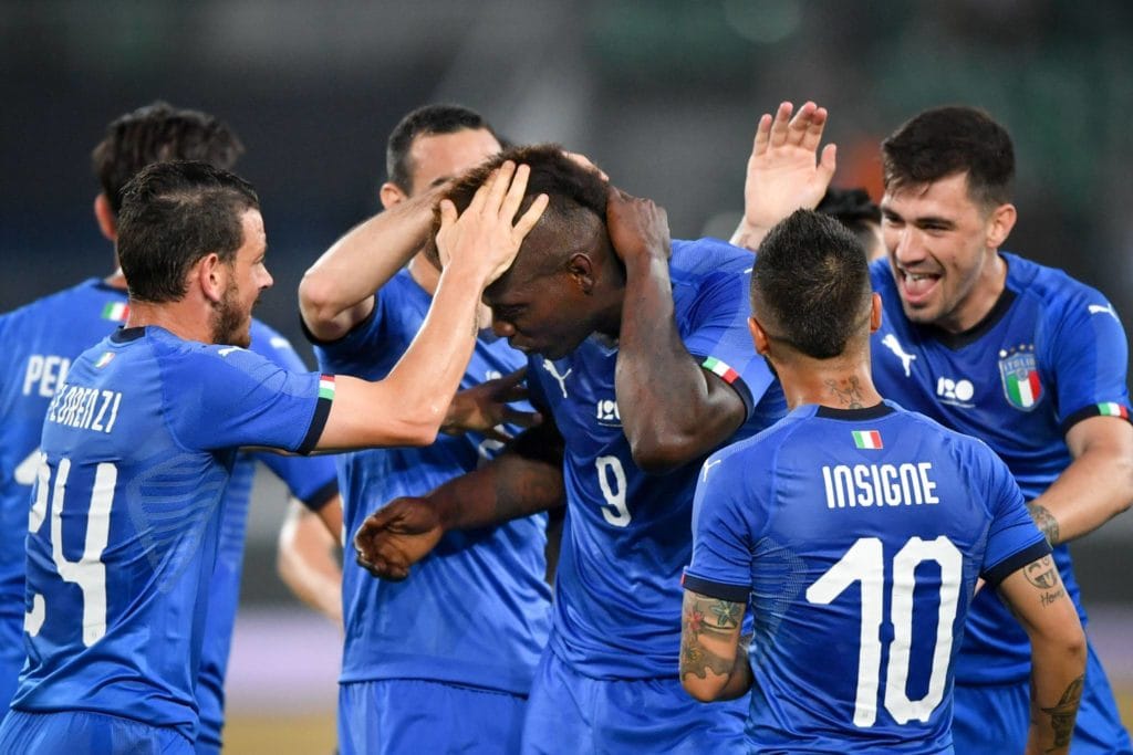 روبرتو مانشيني المدير الفني لإيطاليا يستدعي بالوتيلي لقائمة إيطاليا