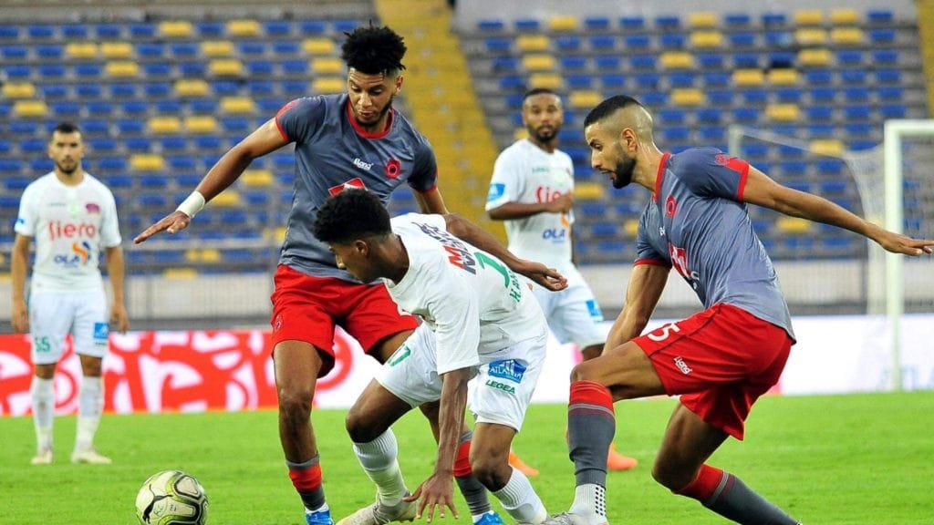 غاي مبينزا يبعد حمزة خابا لاعب أولمبيك آسفي عن الوداد ويقربه من غريمه