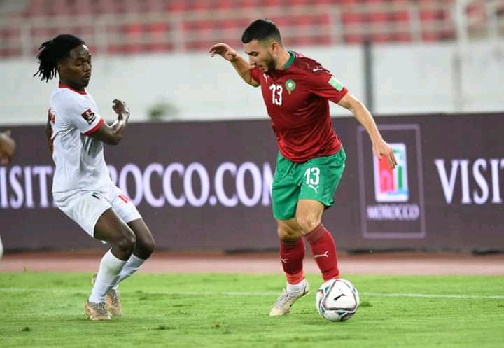 إلياس شاعر لاعب وسط المنتخب المغربي يزيد من معاناة الأسود أمام غانا