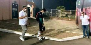مستعين بـ"الثلج"الحارس ياسين بونو يغادر تدريبات المنتخب الوطني المغربي مصابا
