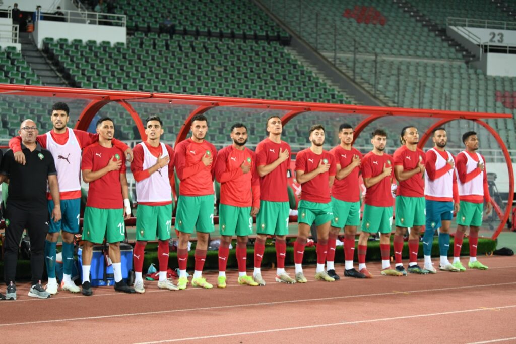 المنتخب الوطني المغربي لكرة القدم يثير ضجة كبيرة في العاصمة الكاميرونية ياوندي والإتحاد مستاء من ذلك