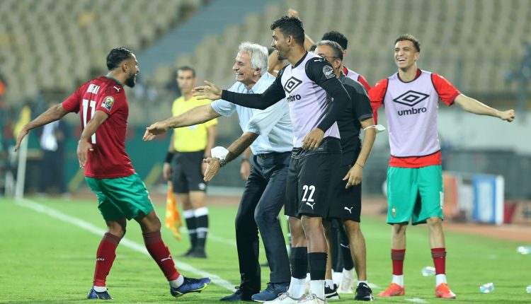 البوسني وحيد خليلوزيتش مدرب المغرب يستنجد بالمهاجم سفيان بوفال للبقاء بالأسود