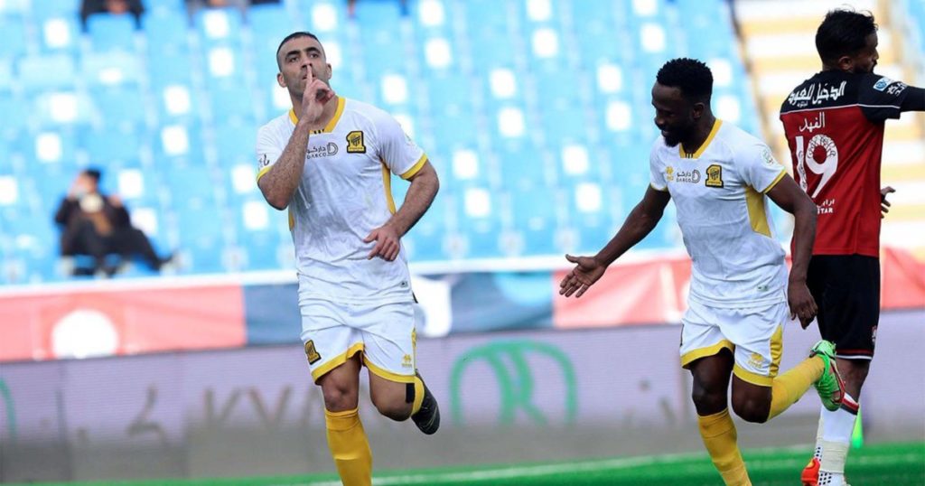 انتقادات لاذعة لمهاجم الاتحاد الحالي “عبد الرزاق حمدالله” تؤكد قرار إبعاده عن الفريق المغربي