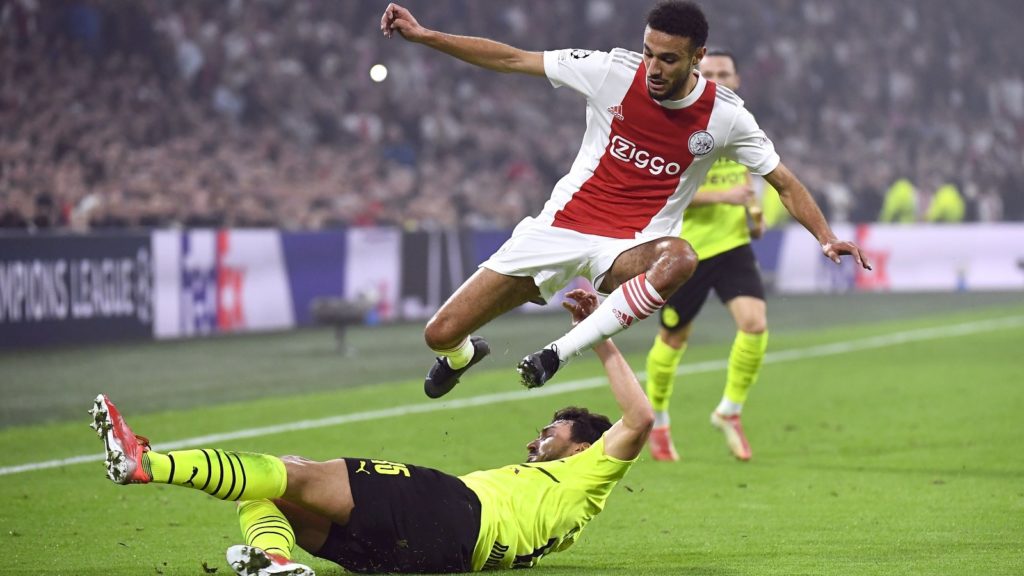 نصير مزراوي نجم أياكس أمستردام يجذب أنظار كبار الأندية الأوروبية للتعاقد معه