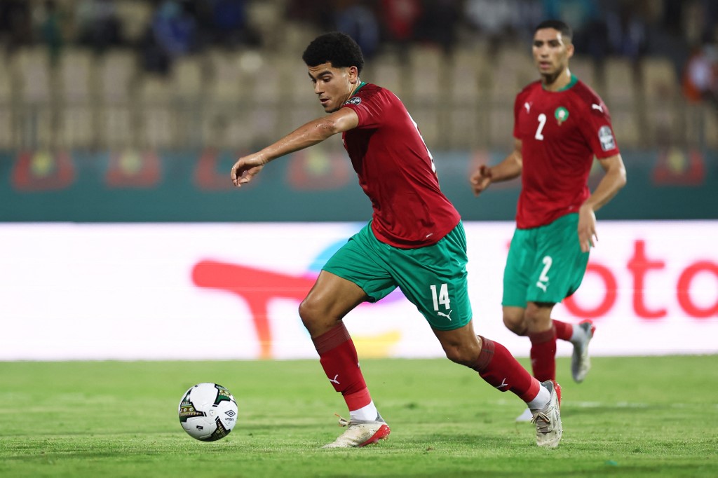 Morocco's forward Zakaria Aboukhlal kicks the ball during the Group C Africa Cup of Nations (CAN) 2021 football match between Morocco and Comoros at at Stade Ahmadou Ahidjo in Yaounde on January 14, 2022. (Photo by Kenzo Tribouillard / AFP)