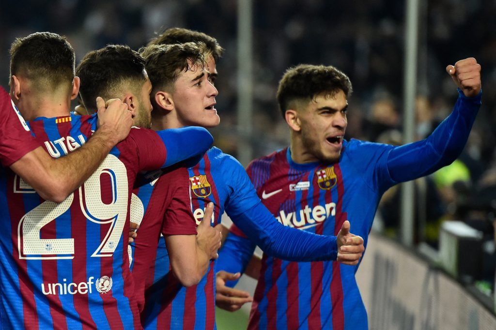 فريق برشلونة الإسباني يعلن عن اختيار لاعب مغربي اللعب للمنتخب الإسباني
