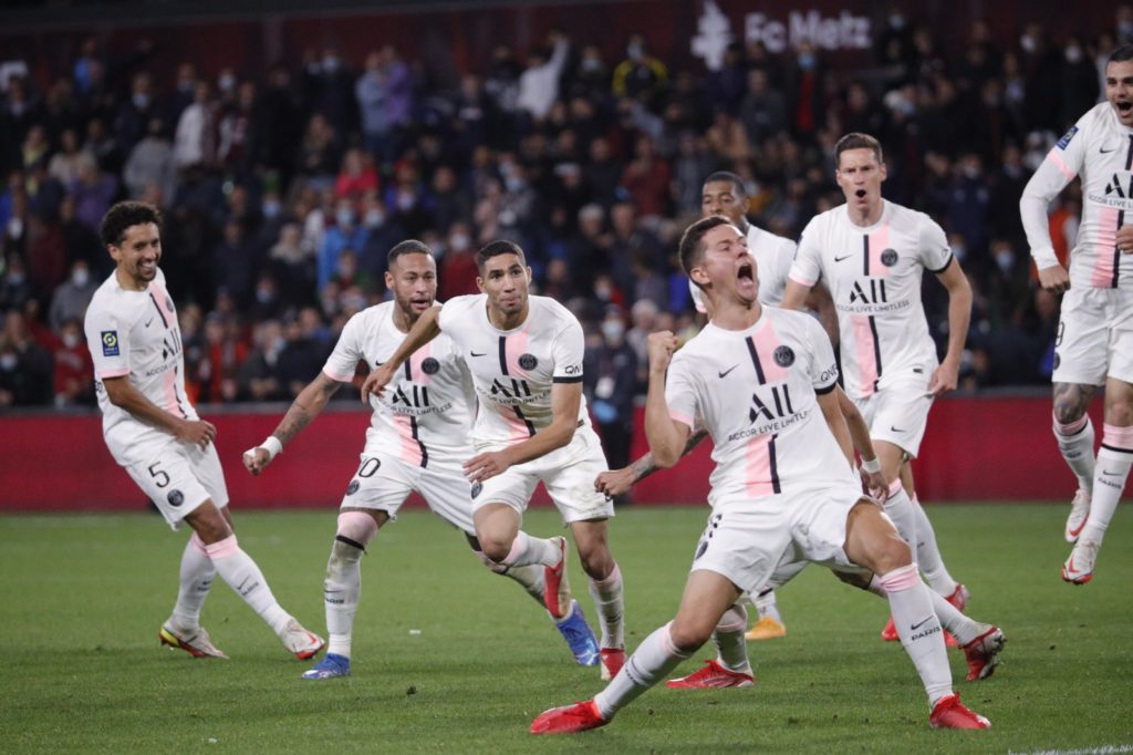 النجم المغربي أشرف حكيمي يعاني التهميش من قبل بعض لاعبي أمريكا الجنوبية وعلى رأسهم ليونيل ميسي