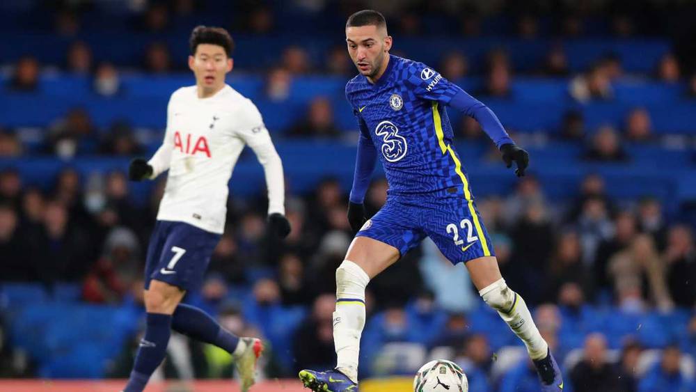 دييغو سيميوني يتدخل لإنقاذ الدولي المغربي في صفوف تشيلسي الإنجليزي حكيم زياش.