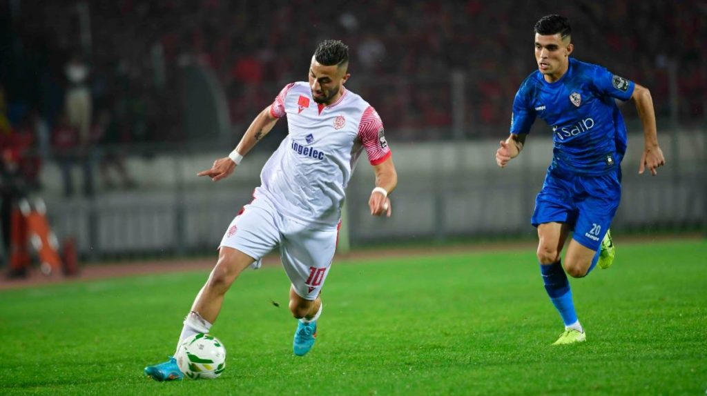 الدولي المغربي أشرف بنشرقي يخلف عبد الرزاق حمد الله