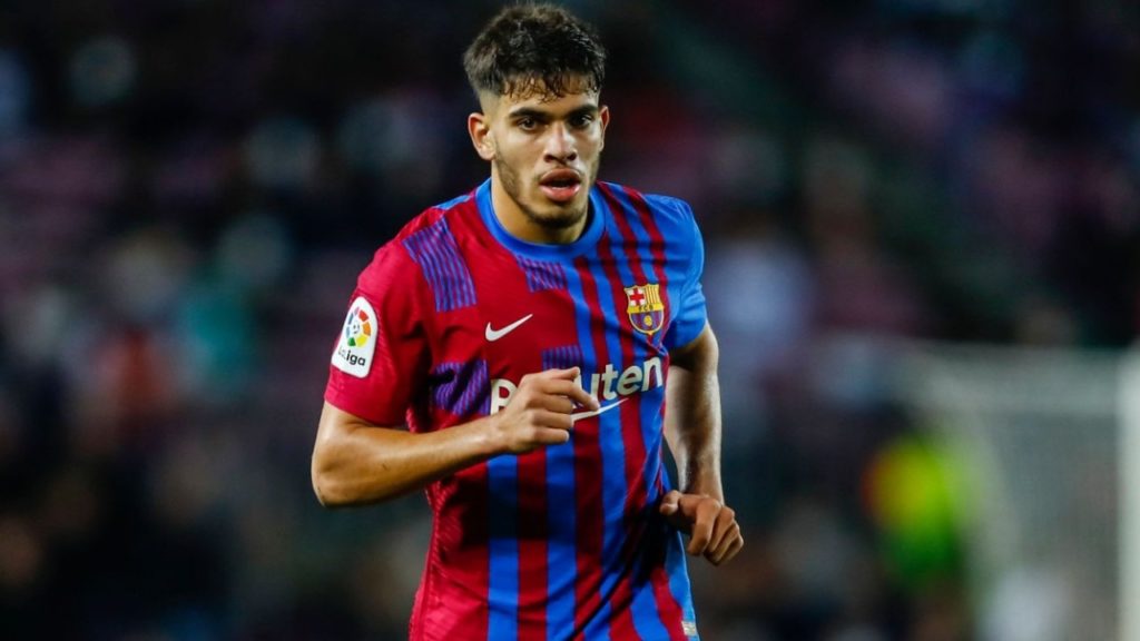 نادي برشلونة الإسباني يبلغ نجمه المغربي عبد الصمد الزلزولي بمصيره مع الفريق